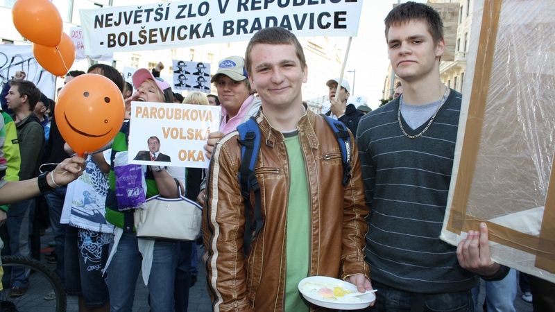 Odpůrci ČSSD přišli protestovat i na mítink v Brně.