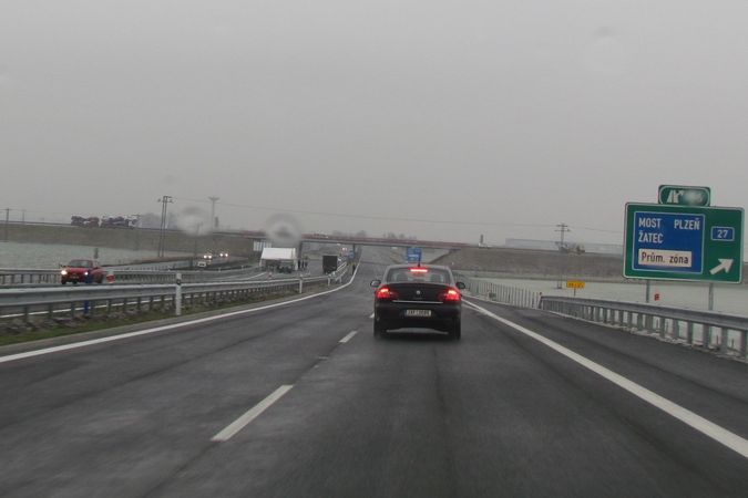 Nově otevřený úsek rychlostní silnice R7 u Chomutova
