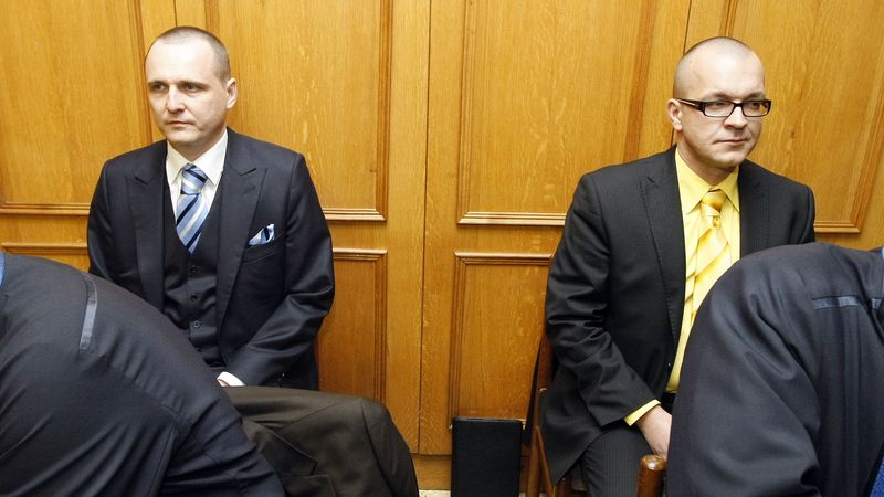 Vít Bárta (vlevo) a Jaroslav Škárka před zahájením soudního procesu.
