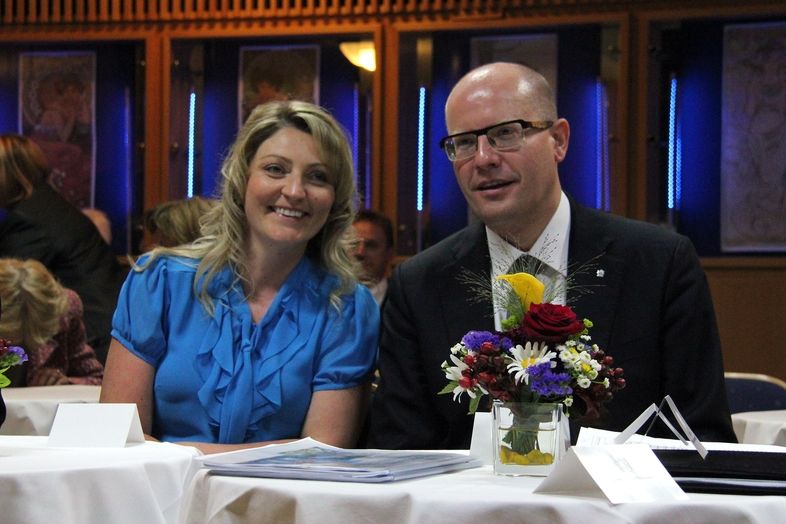 Český premiér Bohuslav Sobotka s manželkou Olgou ve Vídni