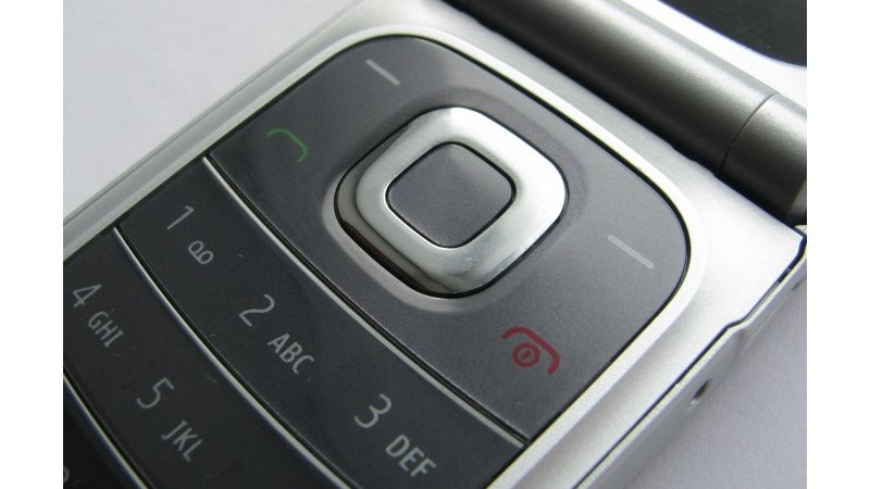 Nokia 7020 - klávesy jsou velké, avšak jen částečně rozlišené, což někomu může dělat problémy.