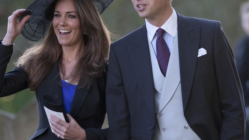 Princ William a Kate Middletonová budou mít na jaře svatbu. Aby byla platná, musí se změnit zákon.