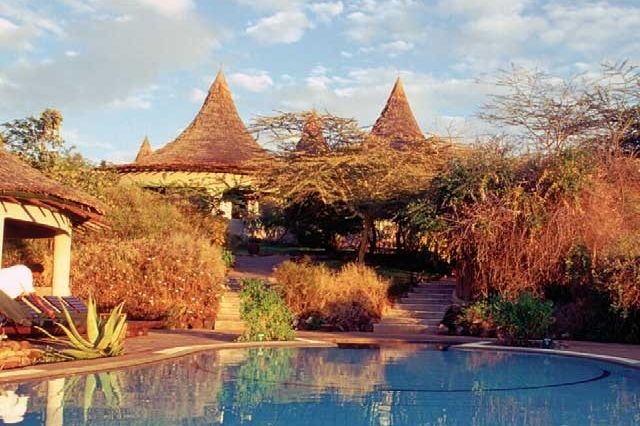 Vypadají jako příbytky domorodců oděných do listů, ale uvnitř budov Serengeti Serena hotelů v Tanzanii je prvotřídní vybavení.