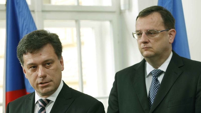 Ministr spravedlnosti Pavel Blažek (ODS) s premiérem Petrem Nečasem (ODS)