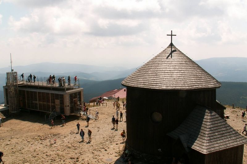 Na vrcholu Sněžky zůstane spolu s poštovnou kaple a polská bouda.