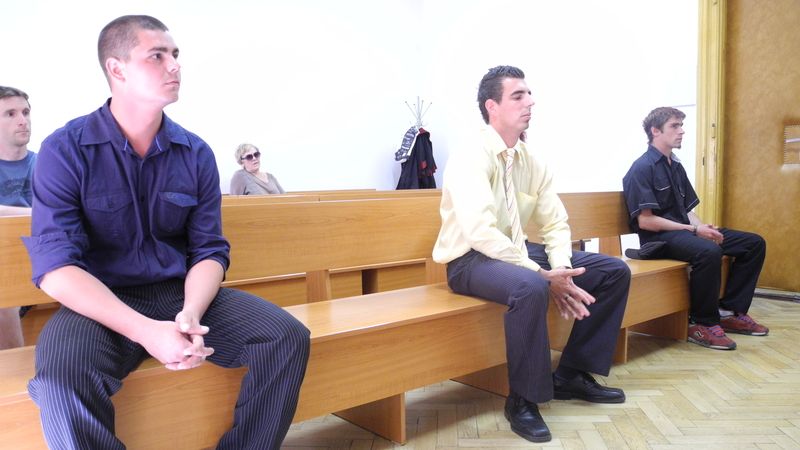 Zleva Tomáš Vovesný, František Krüger a Václav Kantořík na lavici obžalovaných