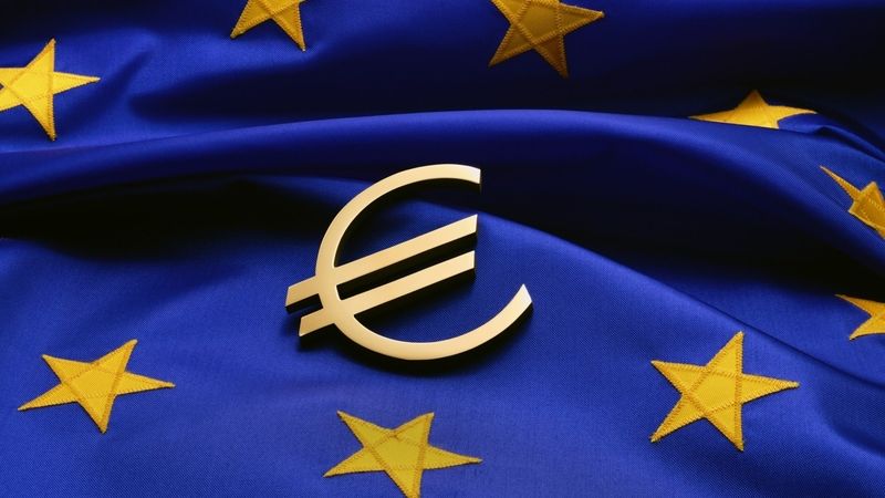 Měnou Evropské unie se stalo euro.