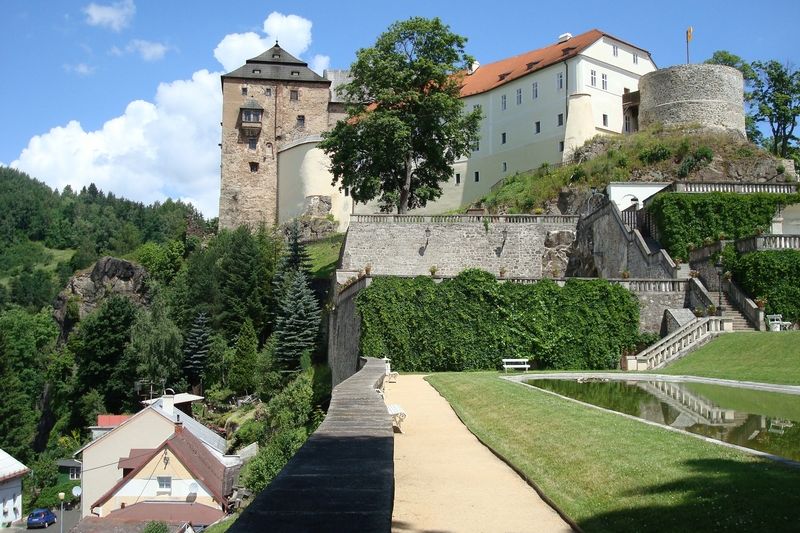 Hrad a zámek v Bečově