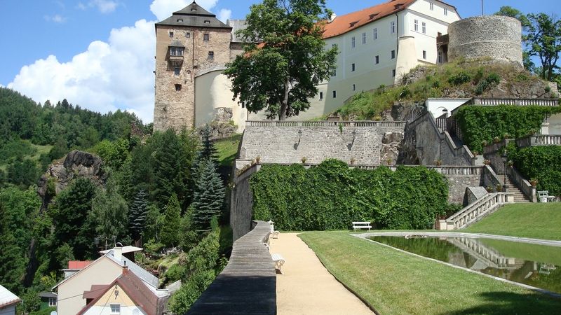 Hrad a zámek v Bečově