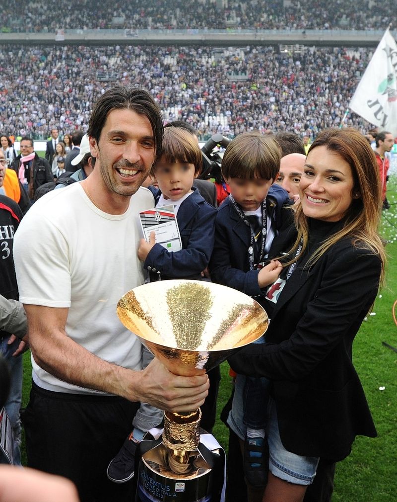 Gianluigi Buffon se syny a s manželkou Alenou