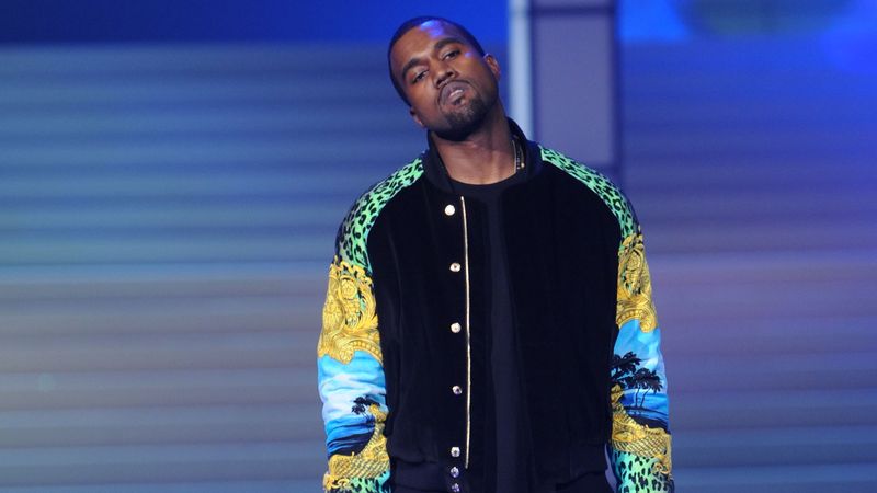 Kanye West už nechce koupit platformu Parler