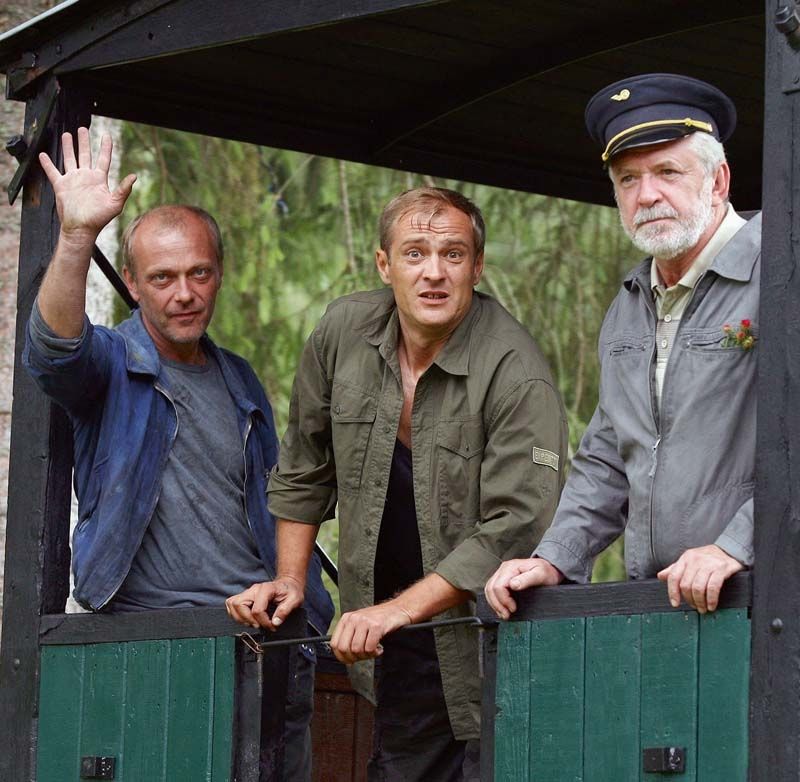 Ve slovenském snímku Pokoj v duši (2007) o kamarádech, kteří se ocitli na životní křižovatce, si zahrál vedle Jaroslava Hanzlíka a Attily Mokose (vlevo). 