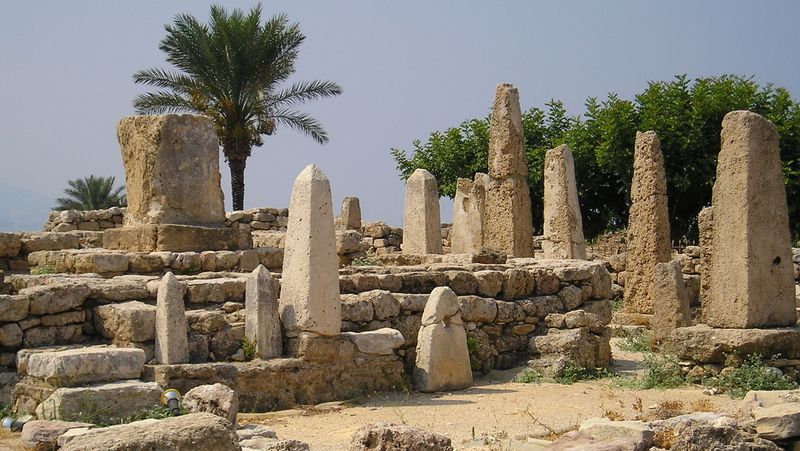 Chrám obelisků patří k největším magnetům prastarého libanonského Byblosu.