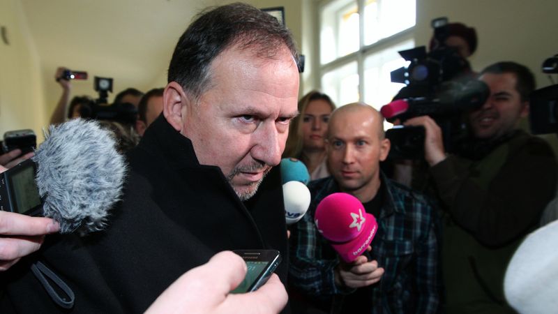 Vladimír Kotrouš přichází k soudu