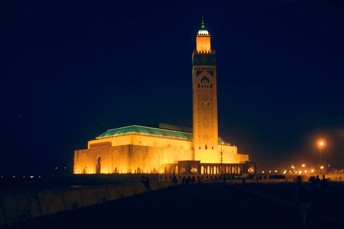 Mešita Hassan II. v Maroku má nejvyšší minaret na světě a samotná je pátá největší.