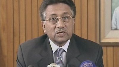 Pákistánský prezident Parvíz Mušaraf oznamuje rezignaci