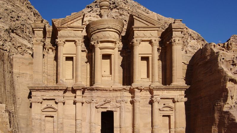 Skalní město Petra skrývá mnoho hrobek jeho významných hodnostářů.