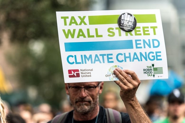 Městem New York prošel 21. září zřejmě nejmohutnější průvod protestující proti poškozování klimatu, zúčastnilo se ho podle odhadů až 300 000 lidí.