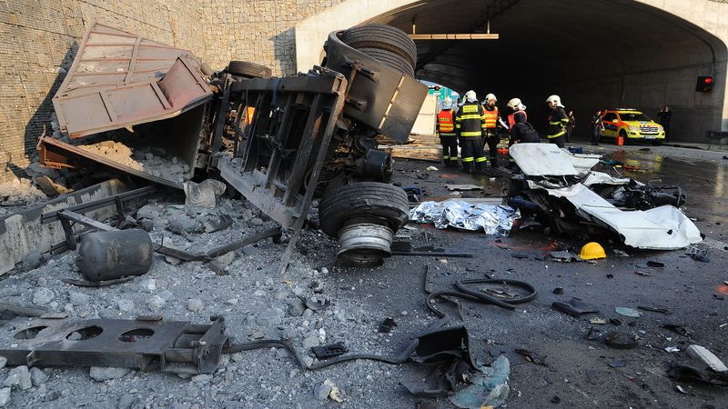 Při nehodě zemřel polský řidič a čtyři lidé se zranili