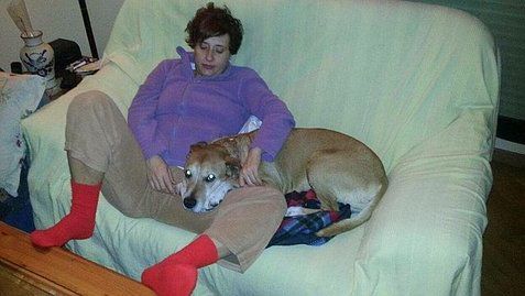 Teresa Romerová se svým psem Excaliburem, jehož daly úřady preventivně utratit.