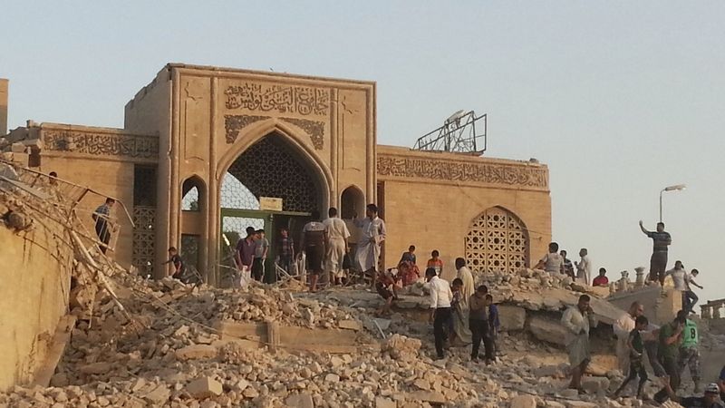 Zničená mešita proroka Juníse v Mosulu