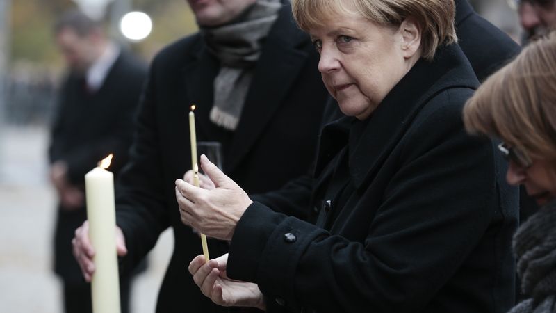 Merkelová během nedělních oslav pádu Berlínské zdi