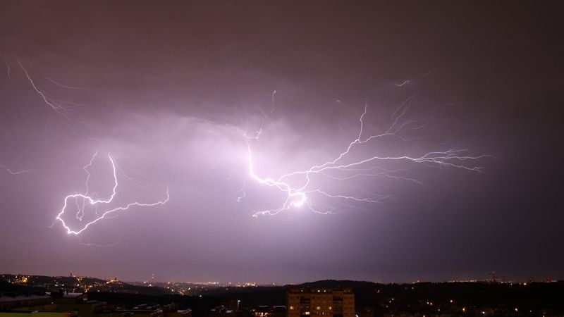 Česko zasáhnou bouřky, na západě budou velmi silné