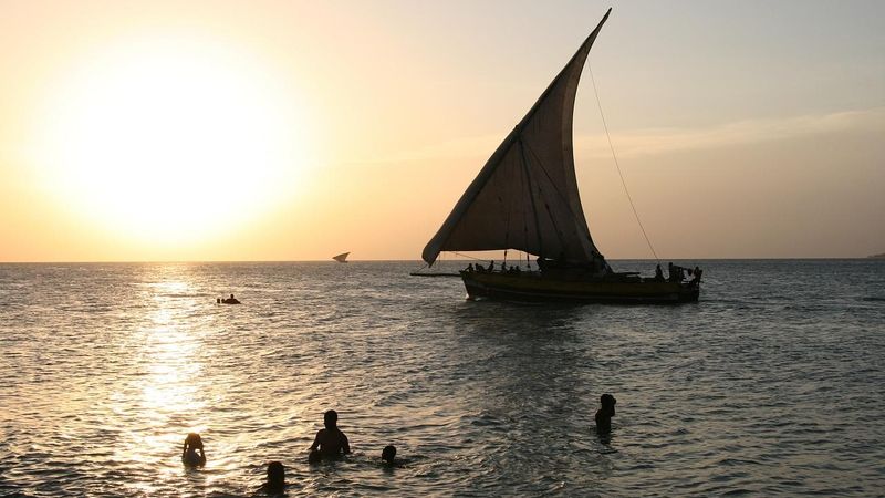 Letním radovánkám je na Zanzibaru možné se oddávat po celý rok. Průměrné teploty tam jen zřídka klesají pod 25°C. 