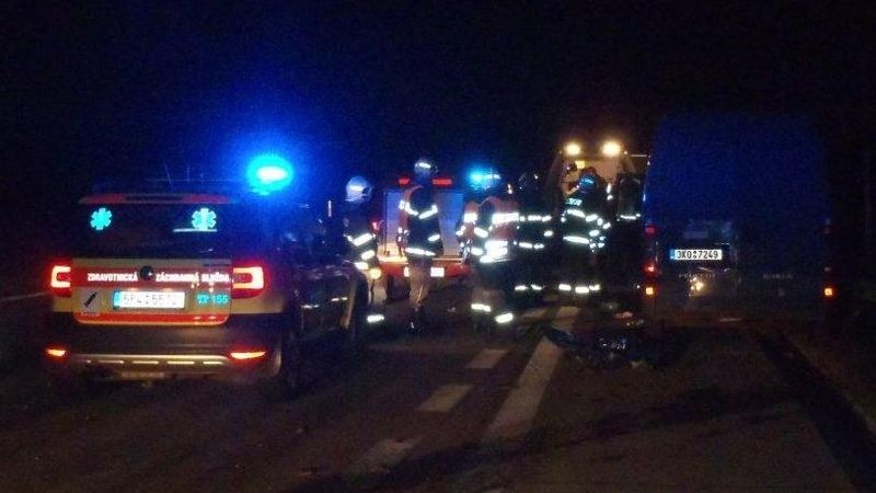 Řidička auta nepřežila střet s náklaďákem na Nymbursku