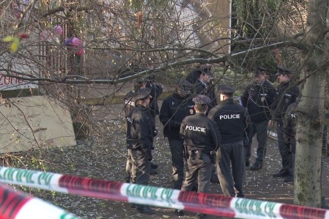BEZ KOMENTÁŘE: Policie vyklidila polikliniku na Žižkově, kterou obsadili squateři