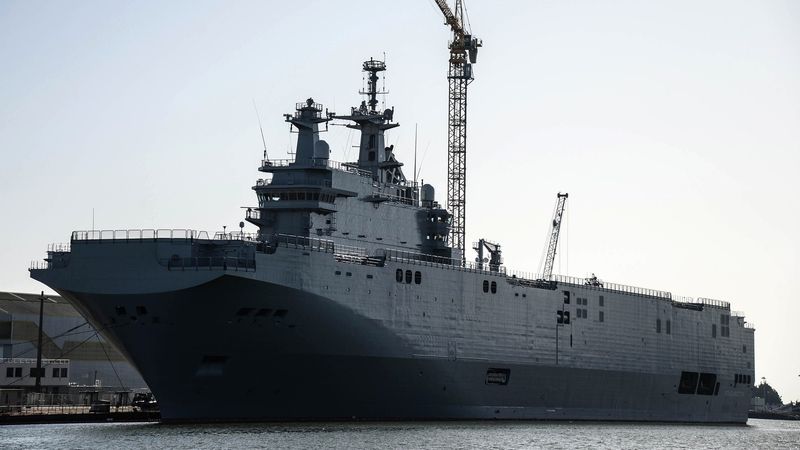 La France n’enverra pas encore le navire de guerre en Russie, peut-être que le Canada l’achètera