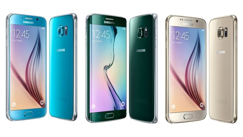 Samsung Galaxy S6 (po stranách) a Galaxy S6 edge (uprostřed)