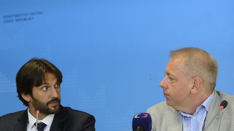 Ministři vnitra ČR a SR Milan Chovanec a Robert Kaliňák (vlevo)