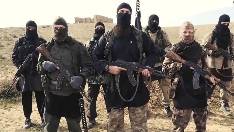 Maskovaní bojovníci Islámského státu v Sýrii