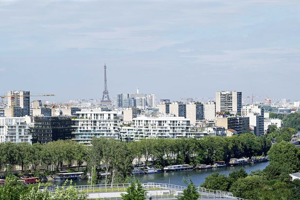 Nový bytový komplex vyrostl v centrální části Paříže, nedaleko Seiny.