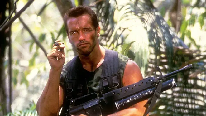 Mladý Arnold Schwarzenegger v Predátorovi 