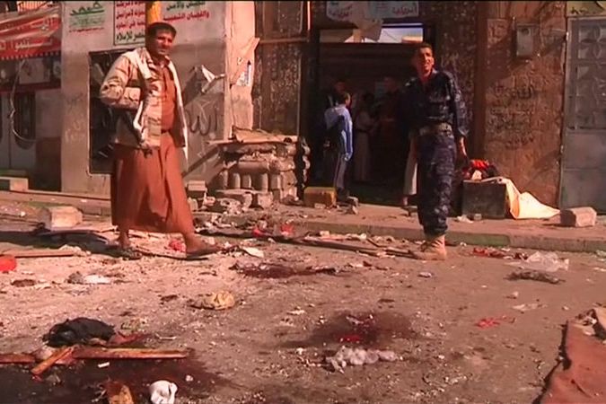 BEZ KOMENTÁŘE: Následky sebevražedného atentátu na mešitu v Saná