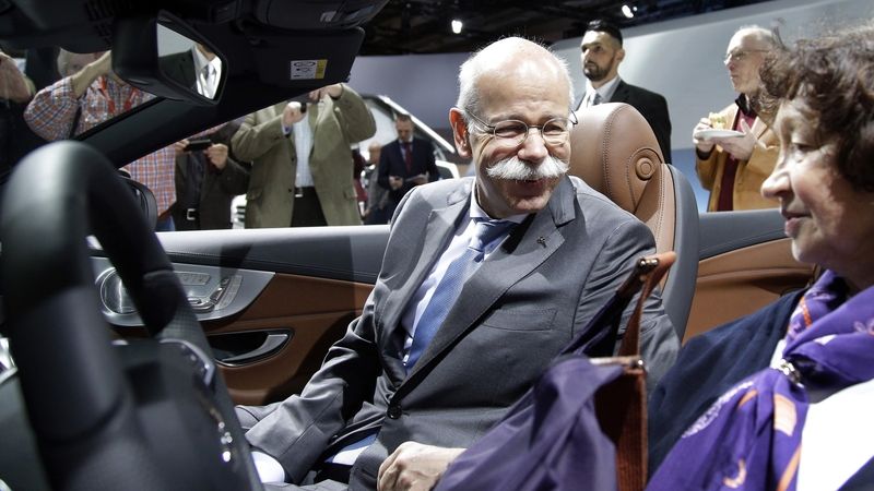 Šéf autmobilky Dieter Zetsche na setkání akcionářů automobilky Daimler