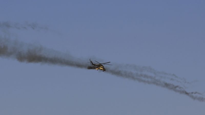 Irácký bitevní vrtulník ostřeluje pozice IS 