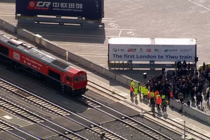 BEZ KOMENTÁŘE: Z Velké Británie vyrazil do Číny první přímý nákladní vlak