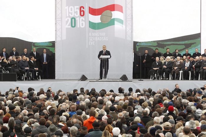 Viktor Orbán při projevu na Kossuthově náměstí