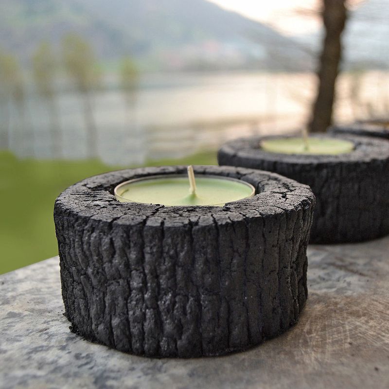 Palmový stojánek opatřený nehořlavým lakem doplníme aroma svíčkou. Průměr 10 až 14 cm. Cena od 599 Kč
