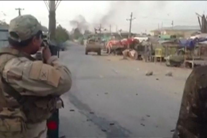 BEZ KOMENTÁŘE: V afghánském Kunduzu pokračují boje mezi armádou a Tálibánem