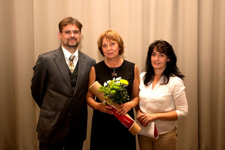 Tři ocenění učitelé, zleva Bohuslav Hora, Jana Kopecká a Andrea Tláskalová