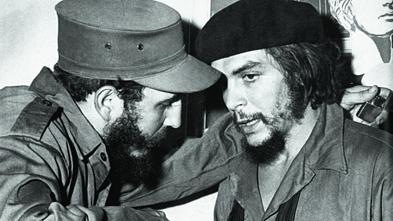 Ernesto Guevara a Fidel Castro krátce po vítězství kubánské revoluce nad Batistou.