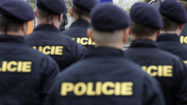 Policie kvůli protestu fanoušků svolává do Prahy stovky policistů