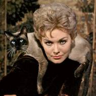 V roce 1958 si zahrála v komedii o moderních čarodějkách Zvon, kniha a svíčka.