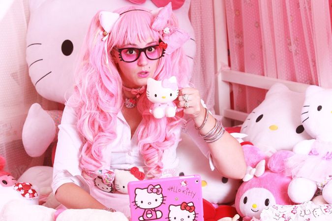 Holčičí pokoj ve stylu Hello Kitty hýří typickými dívčími barvami a motivy oblíbené kreslené postavičky.