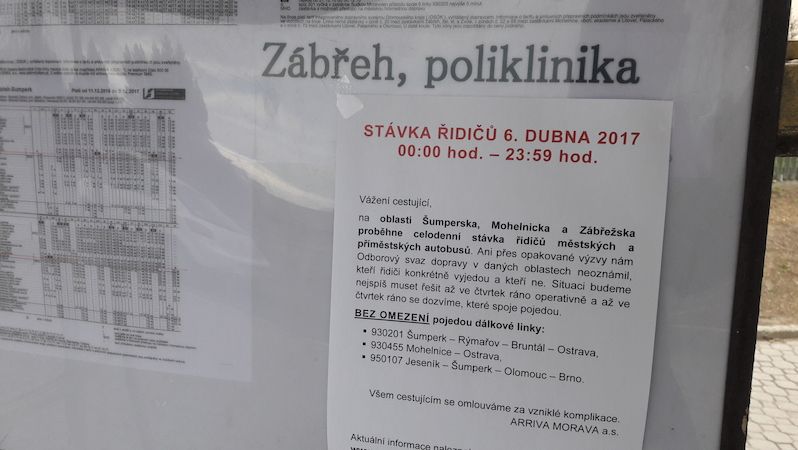 O stávce řidičů se lidé mohli v Zábřehu i na dalších místech Šumperska dozvědět z informačních letáků vylepených na zastávkách.