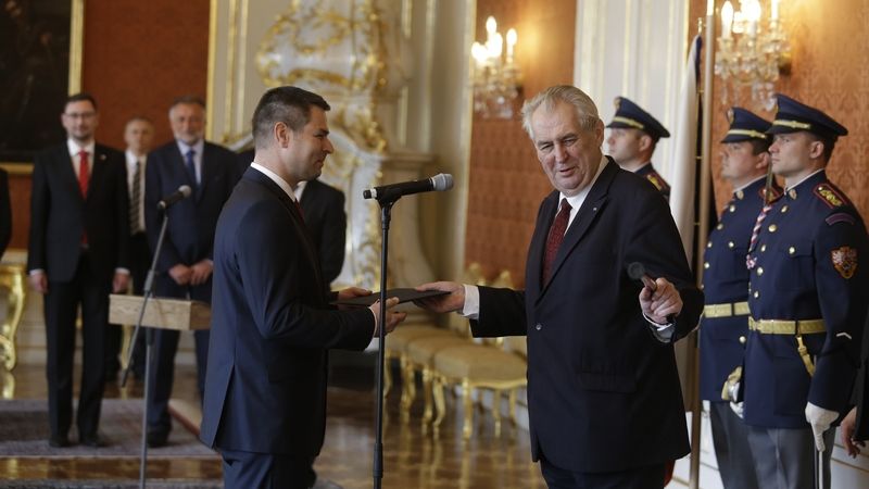Prezident Miloš Zeman jmenoval novým ministrem průmyslu a obchodu Jiřího Havlíčka.